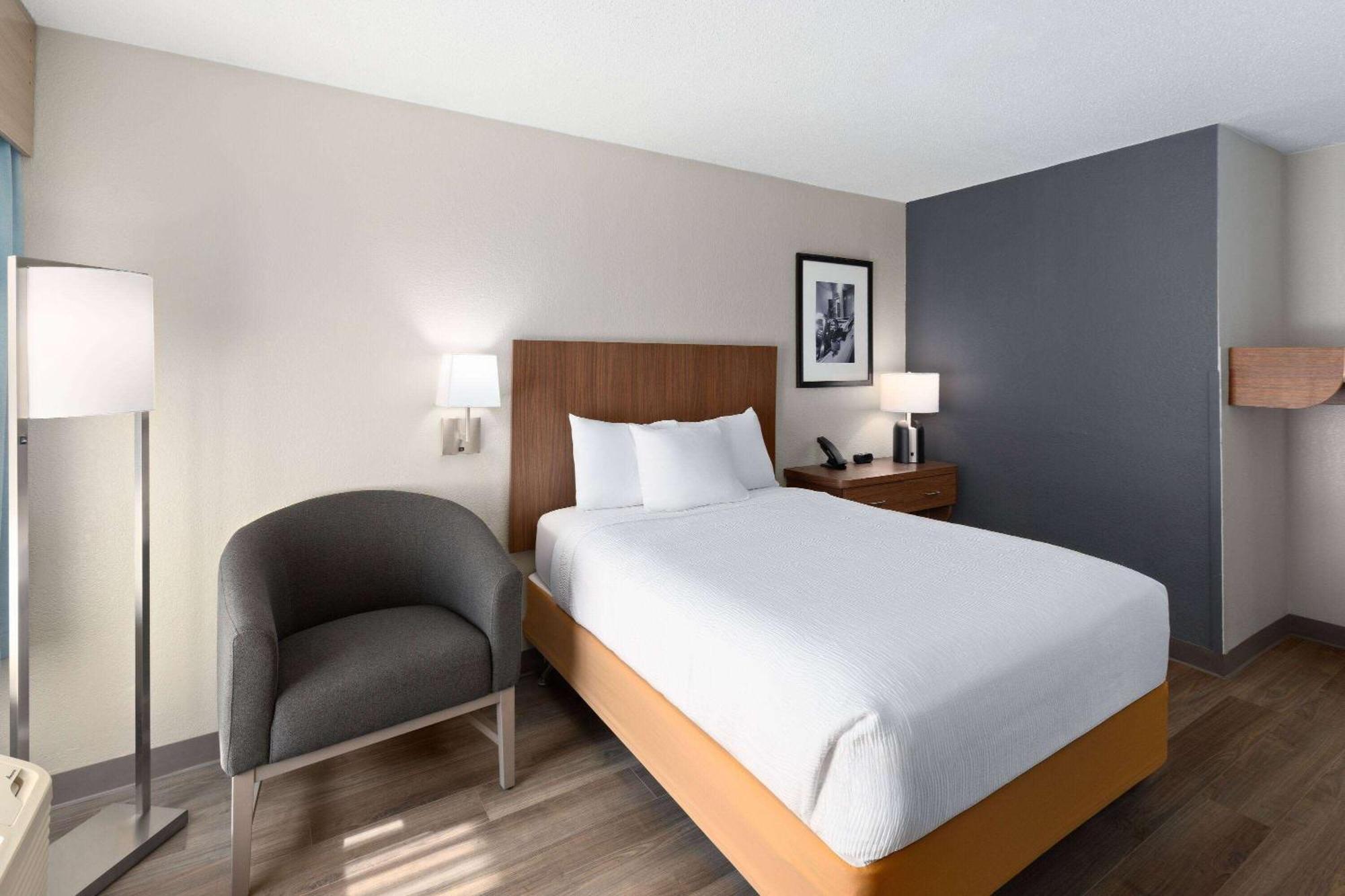 Baymont By Wyndham Nashville Airport Exteriör bild