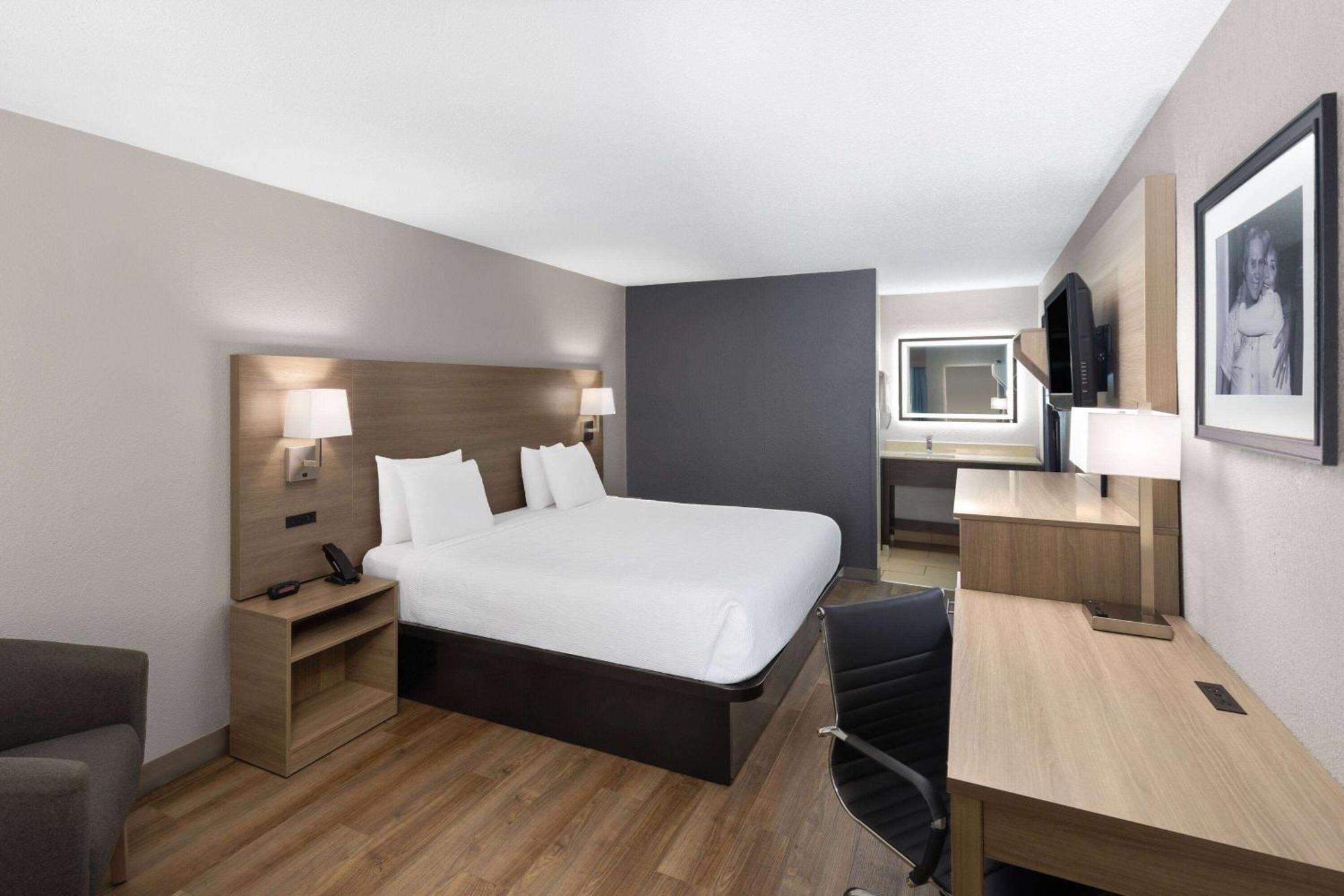 Baymont By Wyndham Nashville Airport Exteriör bild