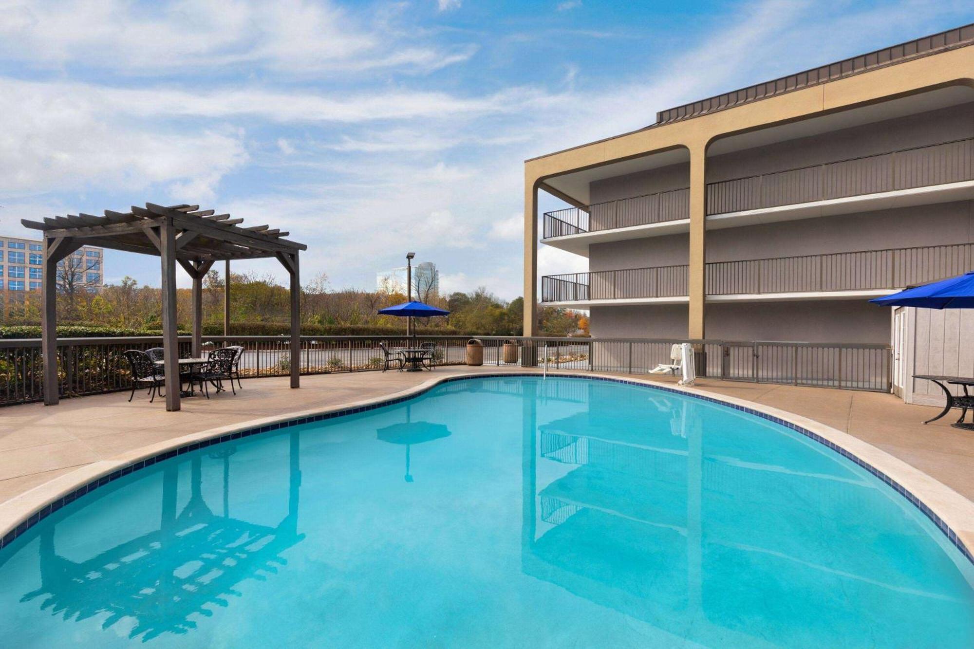 Baymont By Wyndham Nashville Airport Exteriör bild
